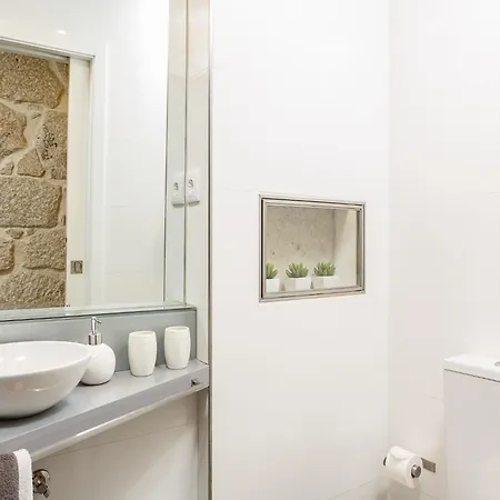 Charming Retreat With River Views * Porto