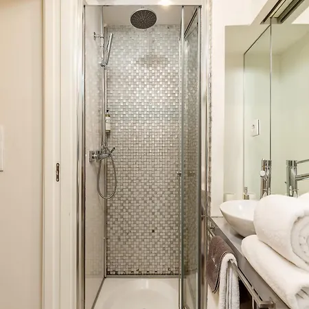 Apartament River-view Retreat In