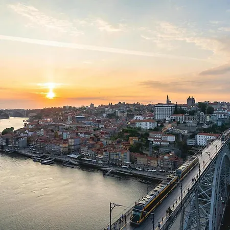 River-view Retreat In * Oporto