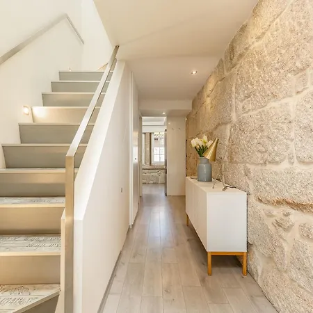 Charming Retreat With River Views Porto