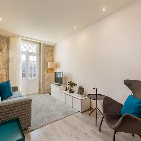 River-view Retreat In Apartamento