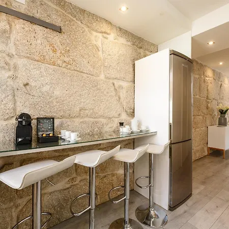 River-view Retreat In Apartamento