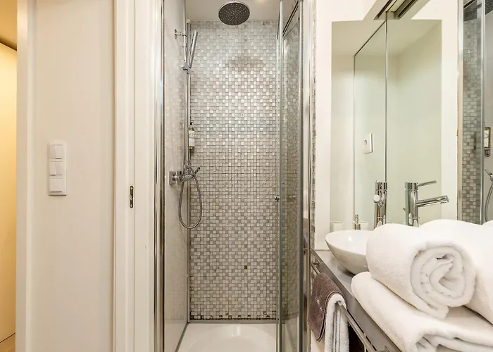 Apartament River-view Retreat In