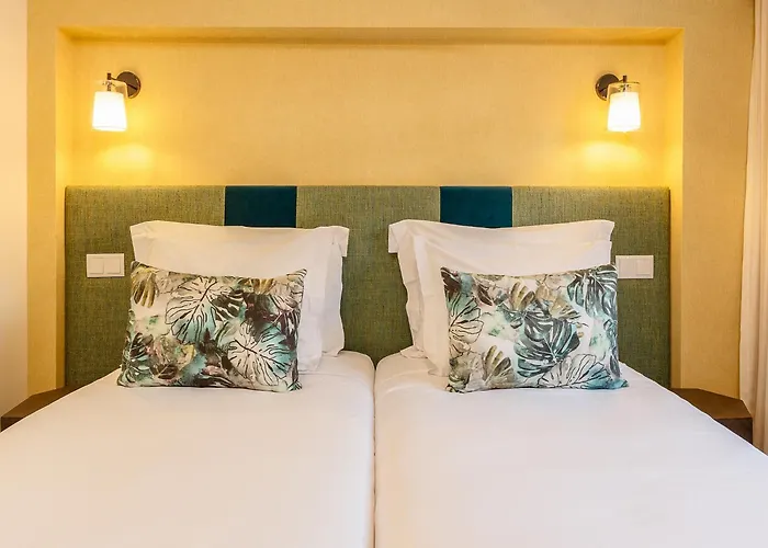 River-view Retreat In Porto