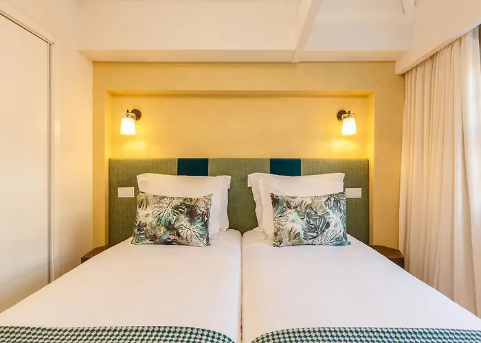 River-view Retreat In Apartment *