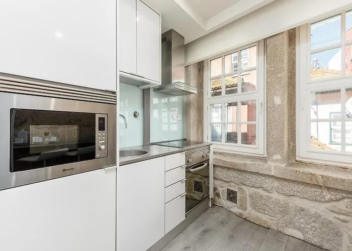 River-view Retreat In Apartment Porto