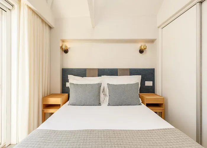 River-view Retreat In *