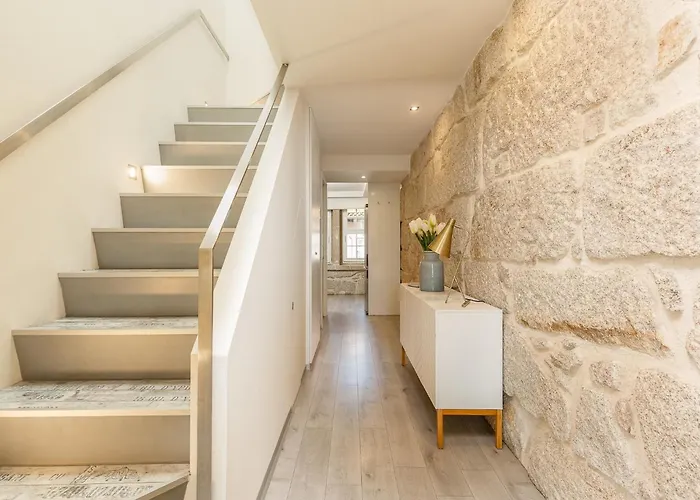 River-view Retreat In Porto