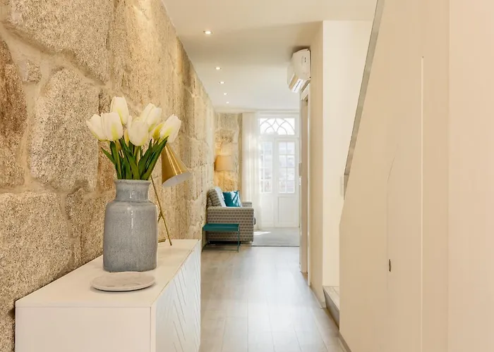 River-view Retreat In Apartament *