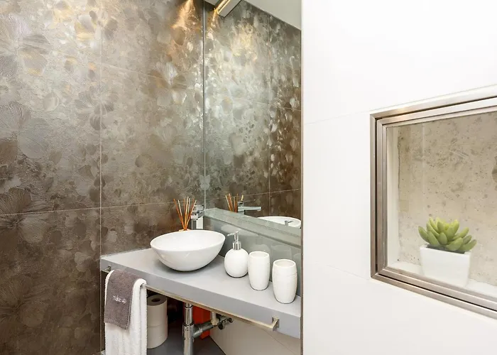 River-view Retreat In * Porto