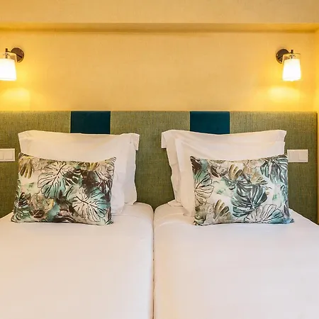 River-view Retreat In Oporto