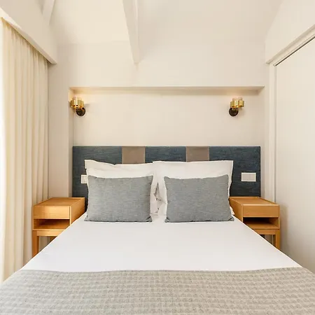 River-view Retreat In *